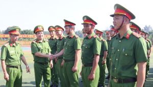 Cảnh sát cơ động huấn luyện đầu khóa cho học viên chính quy các trường công an