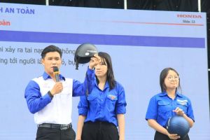 Phát động thanh niên gương mẫu thực hiện văn hóa giao thông