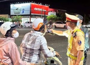 Thông báo vị trí chốt cảnh sát giao thông đang làm nhiệm vụ là vi phạm pháp luật