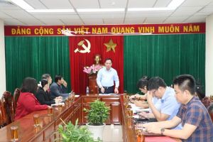 省级人民委员会主席跟同奈工业大学开会于投资教育基础设施