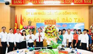 Lãnh đạo tỉnh chúc mừng Ngày Nhà giáo Việt Nam tại Sở Giáo dục và Đào tạo
