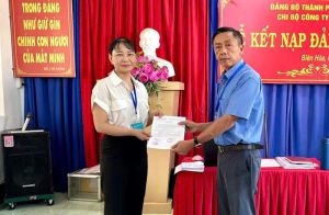 Chi bộ Công ty TNHH Pouchen kết nap 2 đảng viên mới