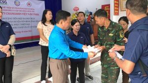 Người lao động Đồng Nai tiếp tục quyên góp, hỗ trợ đồng bào lũ lụt