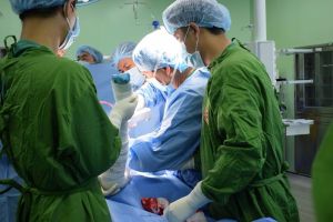 Điều trị thay khớp thành công cho bệnh nhân bị hoại tử chỏm xương đùi