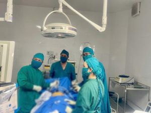 Trung tâm Y tế huyện Xuân Lộc phẫu thuật cấp cứu bệnh nhân bị vỡ u nang buồng trứng nguy cấp