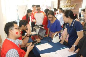 Đông đảo người dân thành phố Biên Hòa tham gia hiến máu tình nguyện