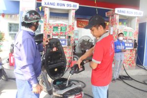 Giá xăng tăng trở lại