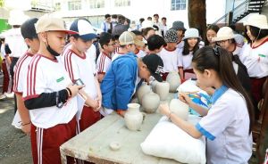Đưa gốm Biên Hòa đến với học sinh
