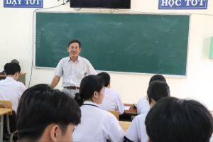 Thầy giáo của học trò nghèo