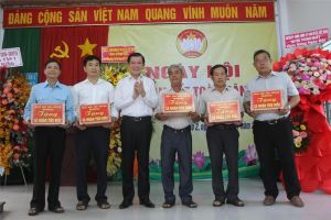 Kịp thời động viên những hạt nhân của cộng đồng