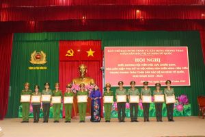 Phát huy vai trò của phụ nữ trong công tác đảm bảo an ninh trật tự