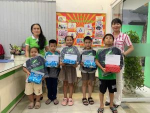 Trao học bổng cho 6 học sinh bị bệnh nặng, có hoàn cảnh khó khăn