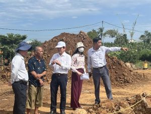 HĐND tỉnh đi khảo sát ý kiến của người dân liên quan đến môi trường tại huyện Vĩnh Cửu