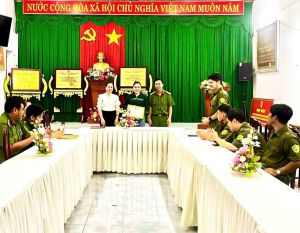 Khen thưởng đột xuất 2 công dân