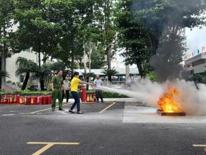 200 công chức, viên chức tham gia tập huấn kỹ năng phòng cháy, chữa cháy và cứu nạn, cứu hộ