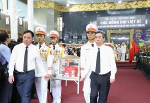 Chủ tịch UBND tỉnh Võ Tấn Đức dự lễ truy điệu và tiễn đưa 12 liệt sĩ về nơi an nghỉ cuối cùng