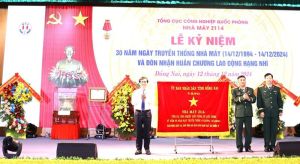 Phó Chủ tịch UBND tỉnh Nguyễn Sơn Hùng dự lễ đón Huân chương Lao động hạng Nhì tại Z114