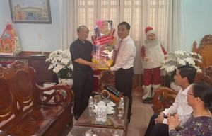 Thành phố Biên Hòa: Thăm, chúc mừng Giáng sinh các cơ sở công giáo tiêu biểu trên địa bàn thành phố