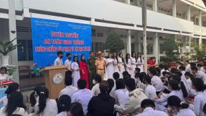 Công an thành phố Biên Hòa tổ chức Tuyên truyền, phổ biến giáo dục pháp luật tại Trường Trung học phổ thông Tam Hiệp