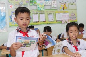 Nỗ lực vượt khó của 3 học sinh trường làng