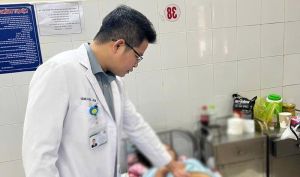 Bác sĩ khẩn trương mổ lấy thai cho sản phụ có tình trạng nguy cấp