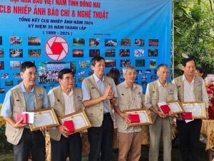 Câu lạc bộ Nhiếp ảnh báo chí và nghệ thuật Đồng Nai họp mặt kỷ niệm 35 năm thành lập