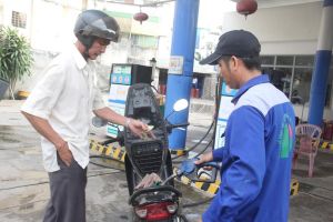 Giá nhiều loại xăng, dầu giảm