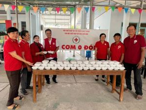 Tích cực vận động hỗ trợ giúp đỡ người khó khăn, yếu thế