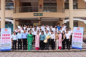 Trao học bổng Huỳnh Thiện Nghệ cho 30 học sinh lớp 12