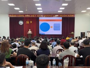 500 个企业参加展开社会保险律和劳动者的法律政策。