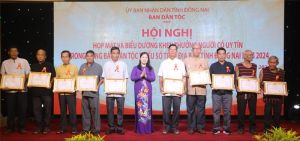 Mong muốn người có uy tín tích cực tham gia xây dựng và củng cố hệ thống chính trị ở cơ sở