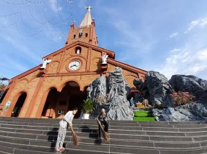 Bảo vệ môi trường trở thành việc làm thường xuyên của các tôn giáo