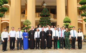 Bí thư Tỉnh ủy Nguyễn Hồng Lĩnh cùng đoàn công tác của Tỉnh ủy - HĐND - UBND - Ủy ban MTTQ Việt Nam tỉnh  thăm, chúc mừng Giáng sinh 2024 tại Tòa Giám mục Xuân Lộc