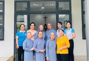 Thăm, chúc mừng Giáng sinh tại các dòng nữ tu