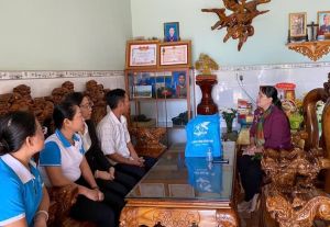 Hội Liên hiệp phụ nữ tỉnh thăm hỏi, động viên và chia sẻ với gia đình liệt sĩ hy sinh trong khi diễn tập