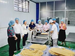 Tất bật sản xuất cuối năm