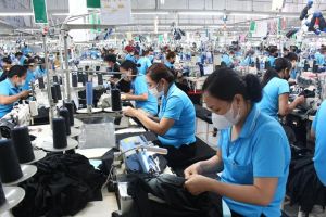 Doanh nghiệp thưởng Tết, tăng niềm vui của công nhân lao động