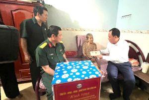 Tiếp tục quan tâm chăm lo các Mẹ Việt Nam anh hùng và người có công với cách mạng