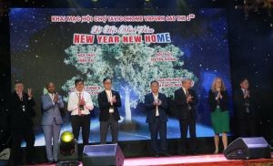 Hội chợ mua sắm đồ gỗ cuối năm 2024
