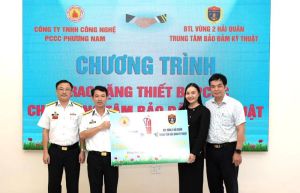 Doanh nghiệp trao tặng 200 bình phòng cháy chữa cháy cho đơn vị Quân đội