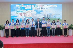 Hơn 420 sinh viên được hỗ trợ chuyến xe 0 đồng về quê đón Tết