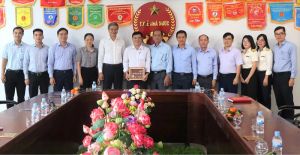 Lãnh đạo huyện Nhơn Trạch thăm và động viên các đơn vị tài chính ngày cuối năm 2024