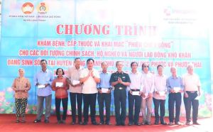 Chủ tịch UBND tỉnh tặng quà Tết gia đình chính sách, khó khăn tại Long Thành