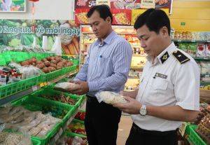 Kiểm tra an toàn vệ sinh thực phẩm Tết Nguyên đán Ất Tỵ tại huyện Nhơn Trạch