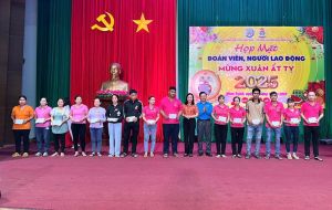 Họp mặt và tặng quà cho đoàn viên, người lao động huyện Nhơn Trạch mừng Xuân Ất Tỵ 2025
