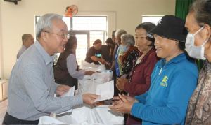 600 gia đình nghèo, cận nghèo tại huyện Tân Phú, Định Quán được nhận quà tết