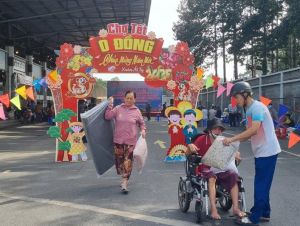 850 gia đình chính sách, người nghèo, công nhân mua hàng tại Phiên chợ 0 đồng