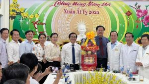 Phó Chủ tịch UBND tỉnh Nguyễn Sơn Hùng thăm, chúc Tết 3 bệnh viện đa khoa khu vực