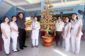 Lãnh đạo Sở Y tế thăm, chúc tết các cơ sở y tế trong tỉnh