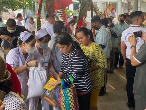 Bệnh nhân được mua hàng với giá 0 đồng tại Phiên chợ yêu thương